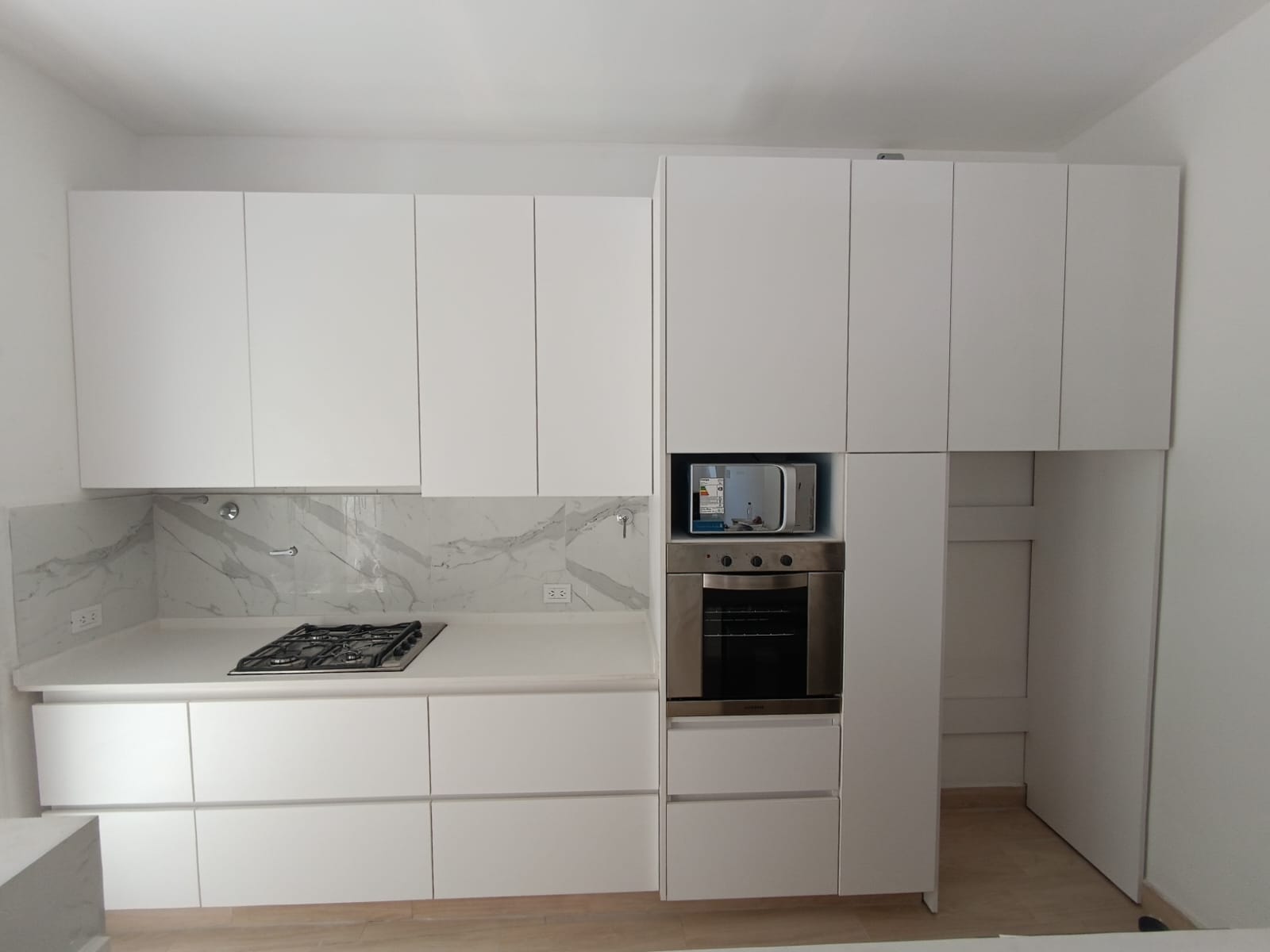Cocina en Melamina Blanca